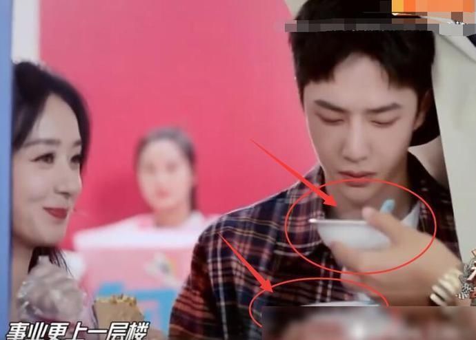 堪称|赵丽颖把自己用过的勺子给王一博,后者的反应,堪称避嫌教科书