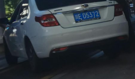 判刑|男子在斗门公交站台睡觉被小车飞撞当场丧命!车主夫妇双双被判刑!