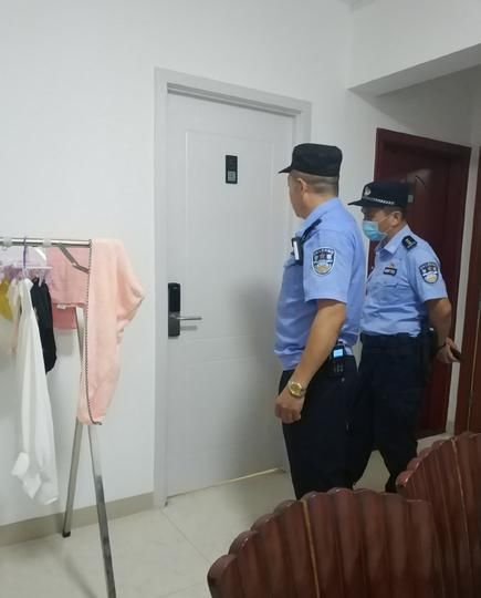  分钟|女子洗澡遭合租异性2次闯入，观看5分钟后反问：你怎么不反锁？