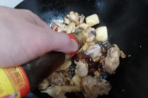  小槐|入伏后，这肉要多吃，比牛羊肉强，不燥不热不上火，焖一锅特馋人