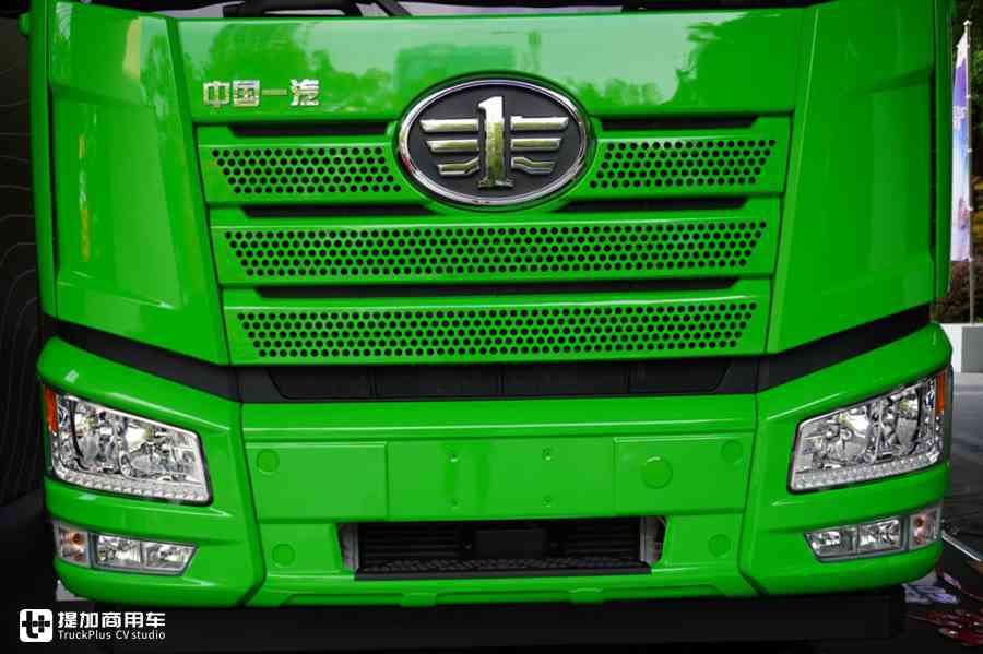  推出|解放J6P推出一款砂石料运输牵引车，配置怎么样？实拍带你看看