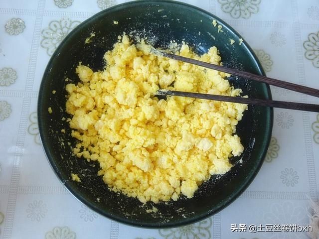  特色|做饼放入黄豆面，暄松柔软口口留香，营养全有特色，天天吃也不腻