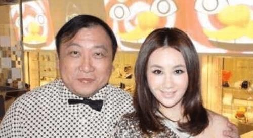  电影|王晶的妻子长啥样？看了他妻子的照片后，网友：人生赢家！
