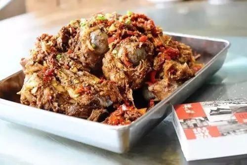 红油|霸王筒子骨、香草牛蛙、香炒豆腐干、红油豆皮精选几道川菜做法