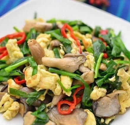 麻辣|精选食谱:葱烧麻辣猪蹄、韭菜平菇炒鸡蛋、毛豆肉丝炒香干的做法