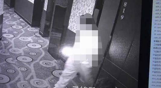 中心|男子洗浴中心洗澡丢失价值64万手表忙报警，被好心人捡到归还