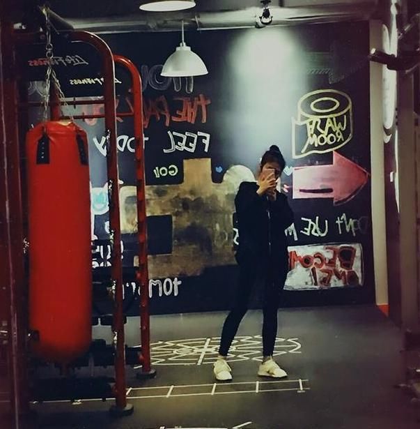  王琦|沈腾晒自家“豪宅”，亲自收拾碗筷，沈腾老婆负责健身打扮