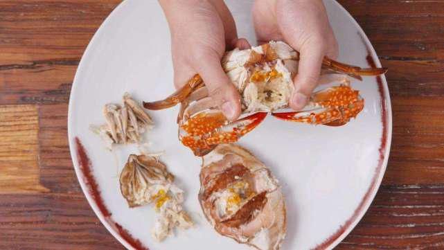 疑似|两面派的饭店：疑似给客人看活蟹，做的时候用死蟹