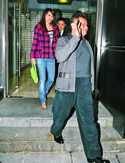 巨债|身欠210亿巨债，却依然过着穷奢极欲的生活，后被父亲送进监狱