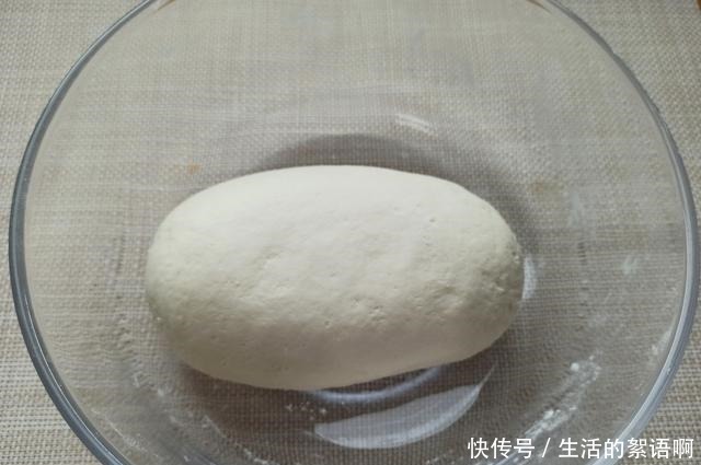 外皮|葱花饼的特色做法,拉一拉卷一卷,外皮酥脆层次多,比手抓饼还香