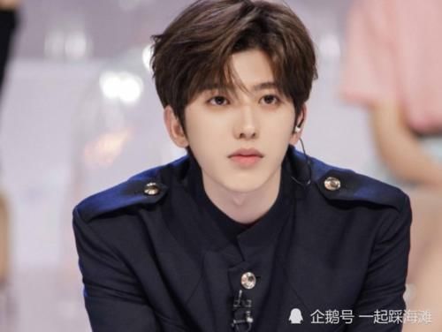  吴宣仪|《跑男8》路透合照，蔡徐坤和吴宣仪同框时的站姿，我没看错吧！