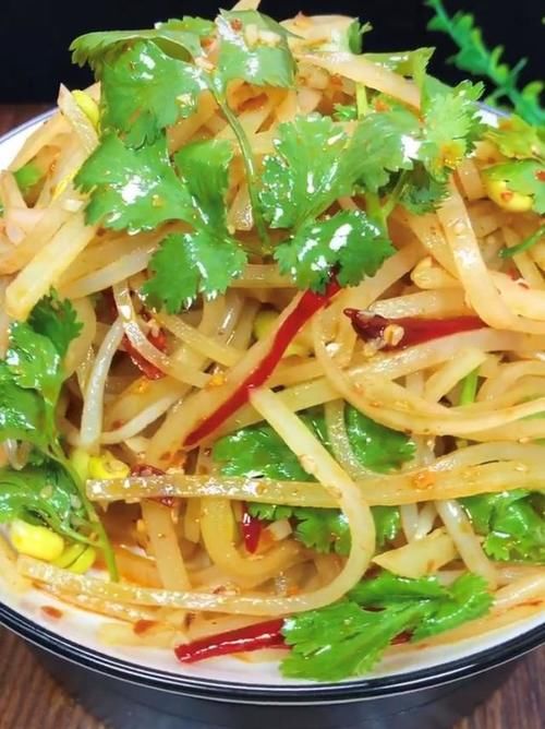  汤汁|做法超级简单，色香味俱全，使汤汁完全没过排骨