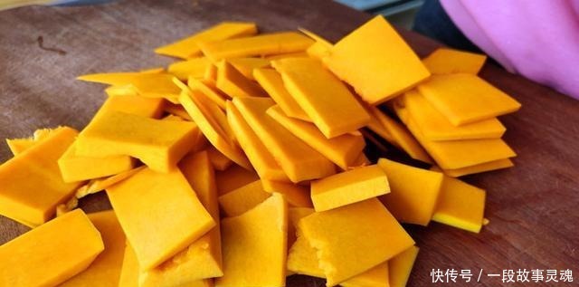 南瓜|南瓜不一样的吃法,香甜暄软,没有添加剂,比买的面包都受欢迎
