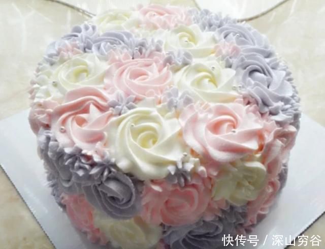  有没有|心理测试班草请你吃蛋糕，你选择吃哪一个测你们班有没有人暗恋你