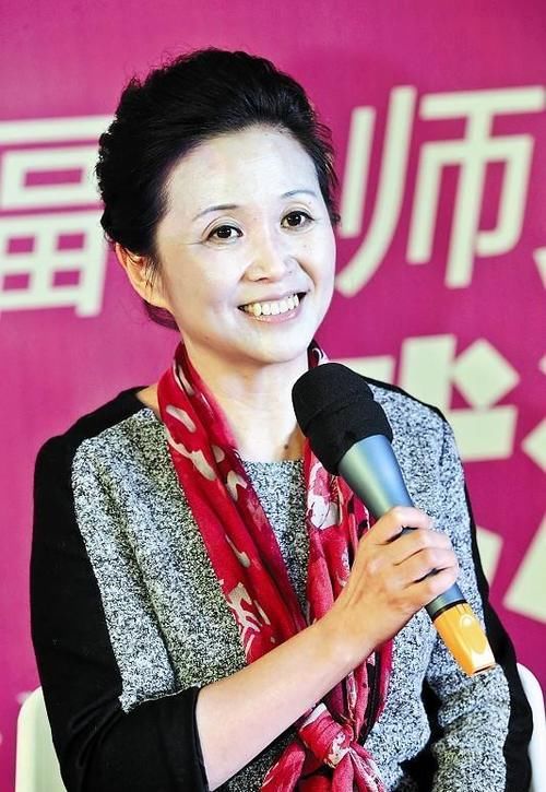  黄菡|先后担任《非诚勿扰》合伙人的黄澜和黄菡是什么关系？如何评价她们？