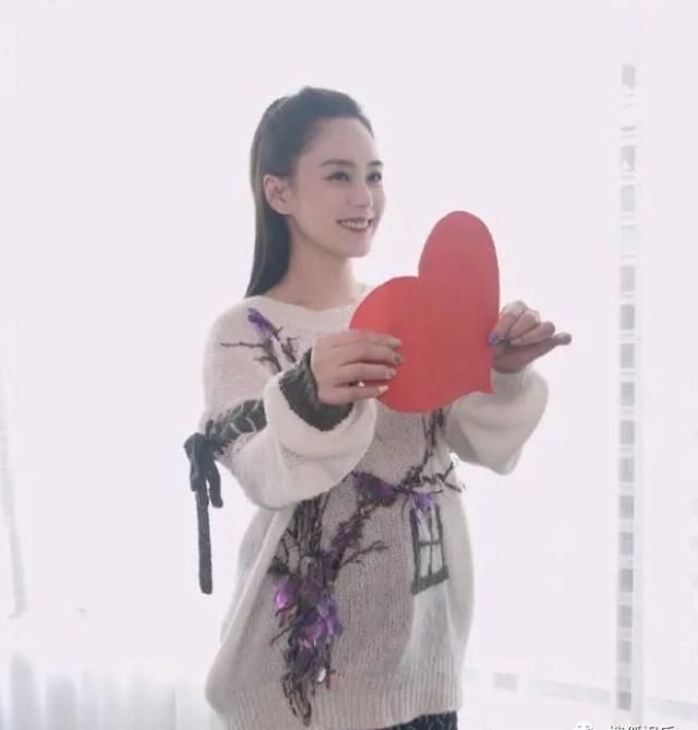  买房|娱乐日报|阿娇酒店发生意外；王思聪疑又带美女买房；吴磊里程遭私生饭盗用？