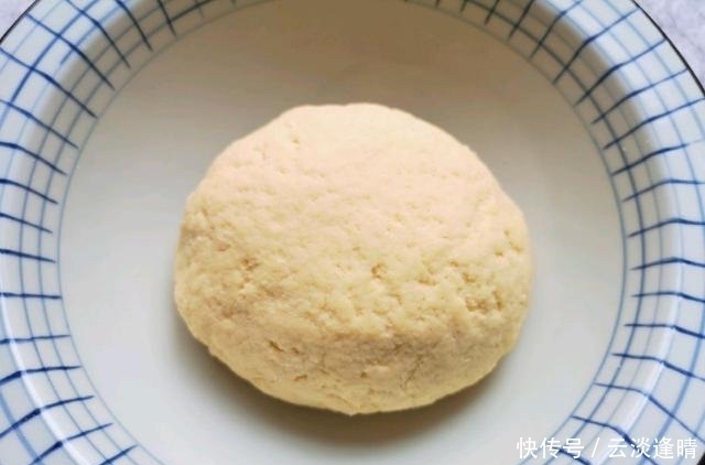 面条|秋季吃面条不如吃饺子,香菇与虾仁搭配在一起,鲜香可口