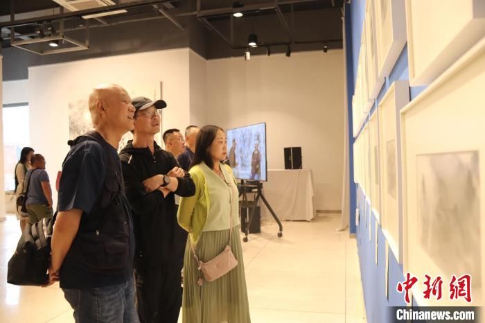 肖凡首次个人画展《吾与山河》在昆明开幕