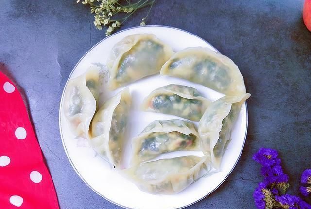  芹菜|这菜用来包饺子特鲜香，比芹菜鲜嫩，比茴香更香，再不吃就等明年