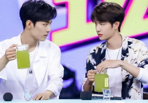  时隔|王一博时隔一年再登《快本》，身边站的人却已更换，不复当年的感觉