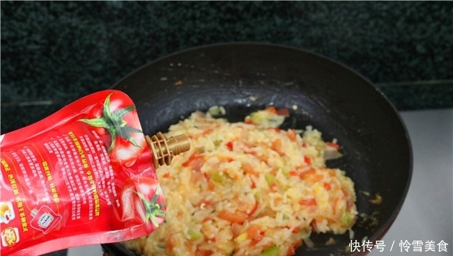 芝士|剩米饭完美的吃法不是炒,而是此做法,中西合璧,老人孩子都喜欢