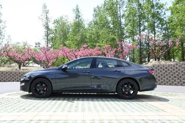  外观|2.0T爆发240马力！7秒破百，网友：＂这外观要火！＂