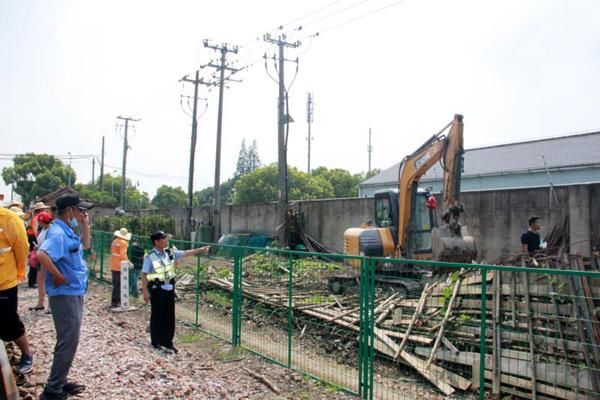 种菜|上海铁路沿线“净线”！违建的、种菜的，拆你没商量