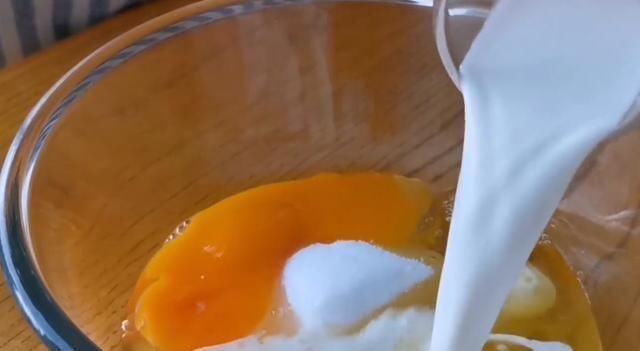  馒头|面粉别蒸馒头了，加2个西红柿，不用蒸不用烙，出锅比吃肉还香！