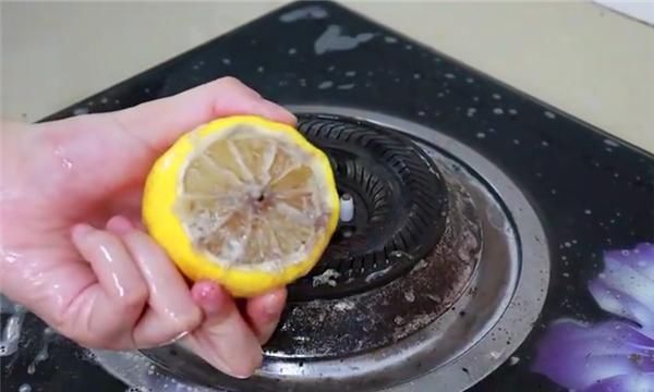 打扫|厨房灶台污渍怎么办？没有线球可以彻底的把它打扫干净
