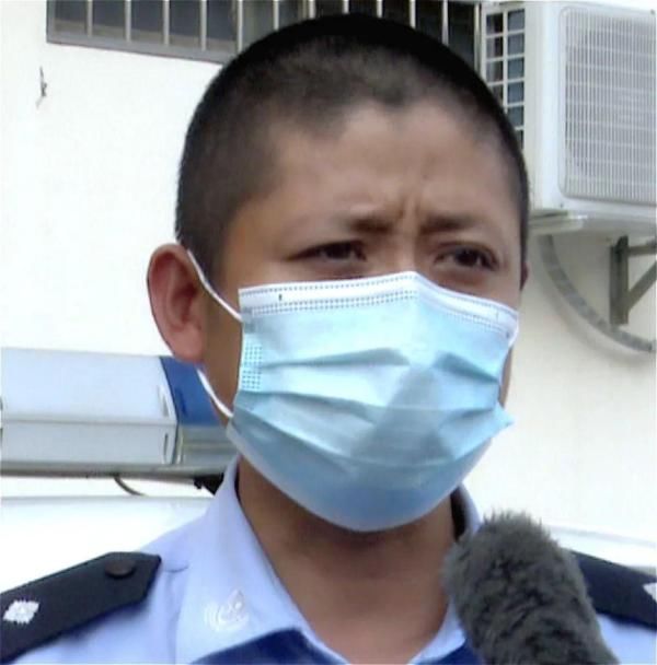  摩托车|摩托车“戴口罩”上路，交警制止违法被拖伤，疯狂少年被刑拘！