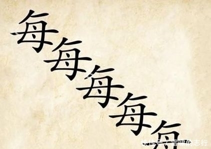 马路上|妹子,大白天在马路上就不要和男友秀恩爱了,而且这样牵手不安全