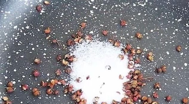 大虾|大虾不要水煮了,教你秘制新吃法,虾壳都不用吐,上桌瞬间被扫光