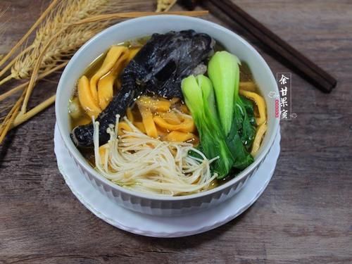  南瓜|秋天，南瓜正香甜，做成这早餐，热乎乎上桌，鲜甜味美，管饱