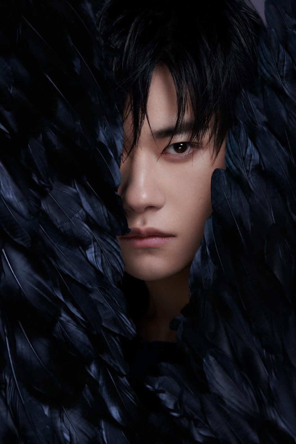  努力|努力向上的三小只TFBOYS，现如今合体黑色羽毛造型，简直太赞了！