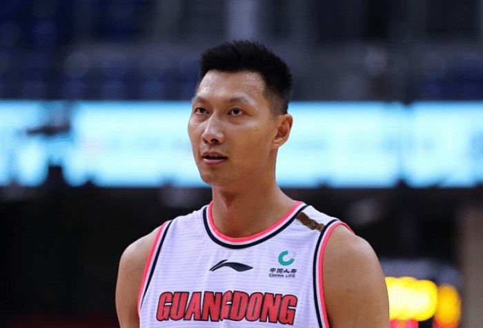 易建联|易建联重伤离场!赛季成就仍辉煌无比,他已统治CBA数据榜