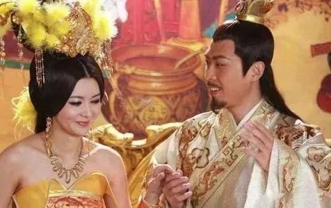 历史中|古代同名的2个奇女子,都嫁给了皇帝,结局却天壤之别