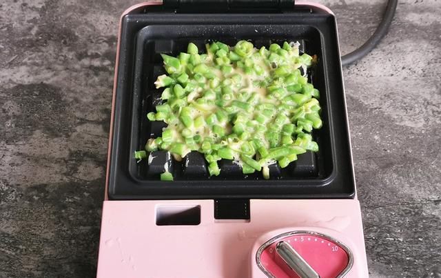 做成|豆角不炒不炖,做成面食太香了,早餐有蛋有菜营养足,适合懒人