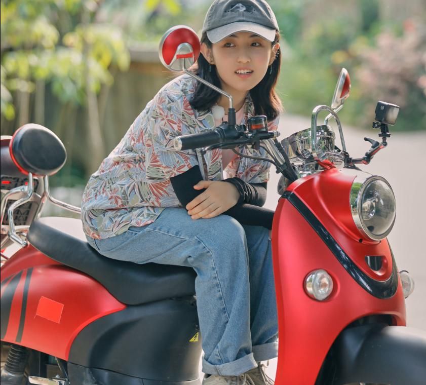  下季|彭昱畅问张子枫，下季《向往的生活》你希望谁来？妹妹回答好真实