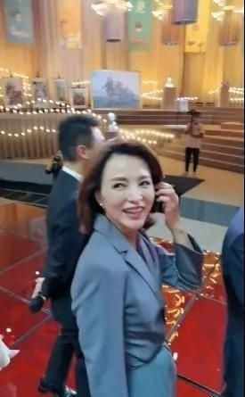  稳居|108位主持人齐聚央视，董卿稳居c位，撒贝宁一脸疲态