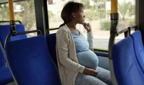 买不起|“车都买不起,凭啥生孩子?”孕妇挤公交被羞辱,谁懂孕妈的心酸