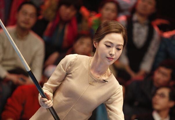  九球|被称为台球女神，身材颜值比肩九球天后，嫁大14岁初恋