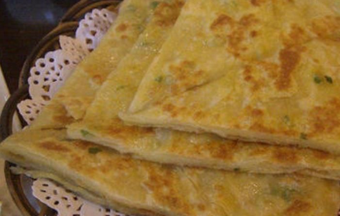  在家|儿子想吃葱花饼，掌握这窍门自己在家也能制作，口感筋道还简单