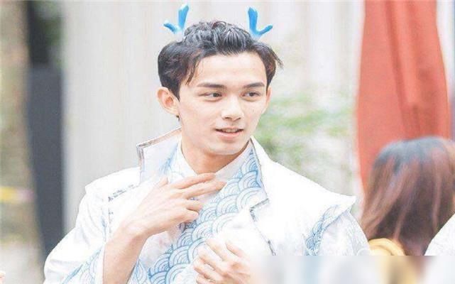 打游戏|假如这是一支电竞队伍,上单鹿晗、中单吴磊、打野王一博