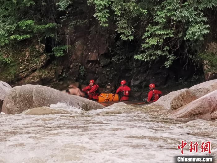 灌阳|桂林灌阳局地强降雨致4人被冲走 消防紧急营救