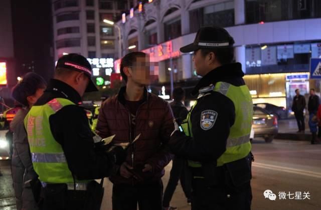  民警|男子酒驾遇查，忙换位置！交警一招识破…