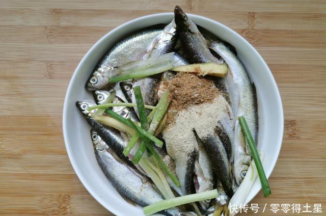  连刺|白条鱼怎么做好吃分享农村家常做法，焦香酥脆，连刺都能吃