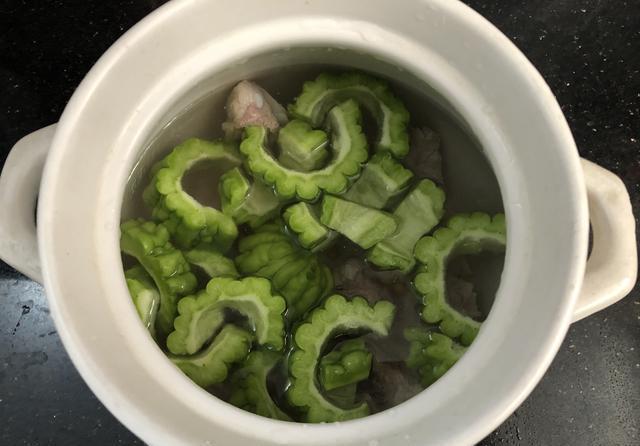  鲜美|末伏天，这汤多给家人喝，清热解暑又润燥，我家每周必喝，特鲜美