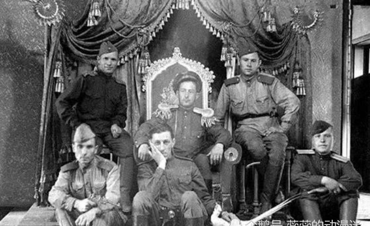 临死|5张历史照:墨索里尼直接被打成“猪头”,图5给临死的日本鬼子点了根烟!