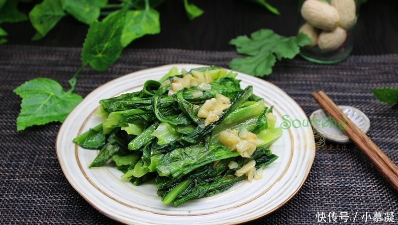 好吃|炒油麦菜时,多加一步,翠绿爽口,清香味美,比饭店还好吃