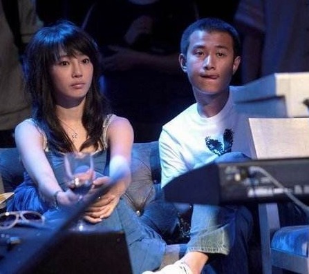 父亲|“一指禅女王”陨落记